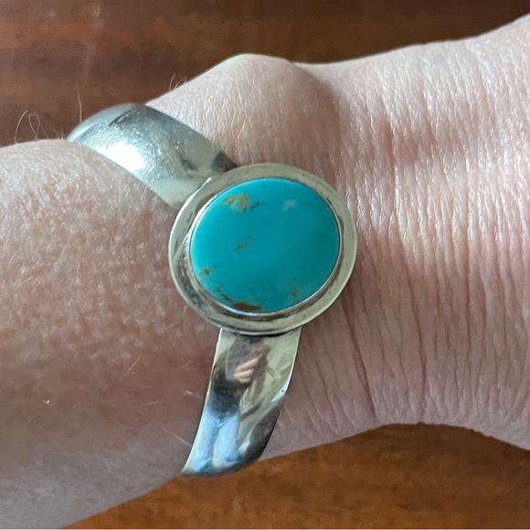 Native American Turquoise & Sterling Cuff bracelet beautiful stone!!!! - Picture 3 of 11
